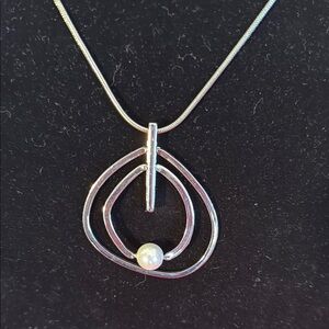 Elegant Silver Necklace with Pearl Pendant